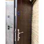 Вхідні двері Арка темний орех в відкритому виді NewDoors для квартири